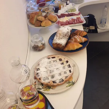 Frühstückspension Via Roma 25 4*