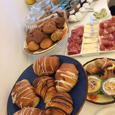 Via Roma 25 Frühstückspension 4*